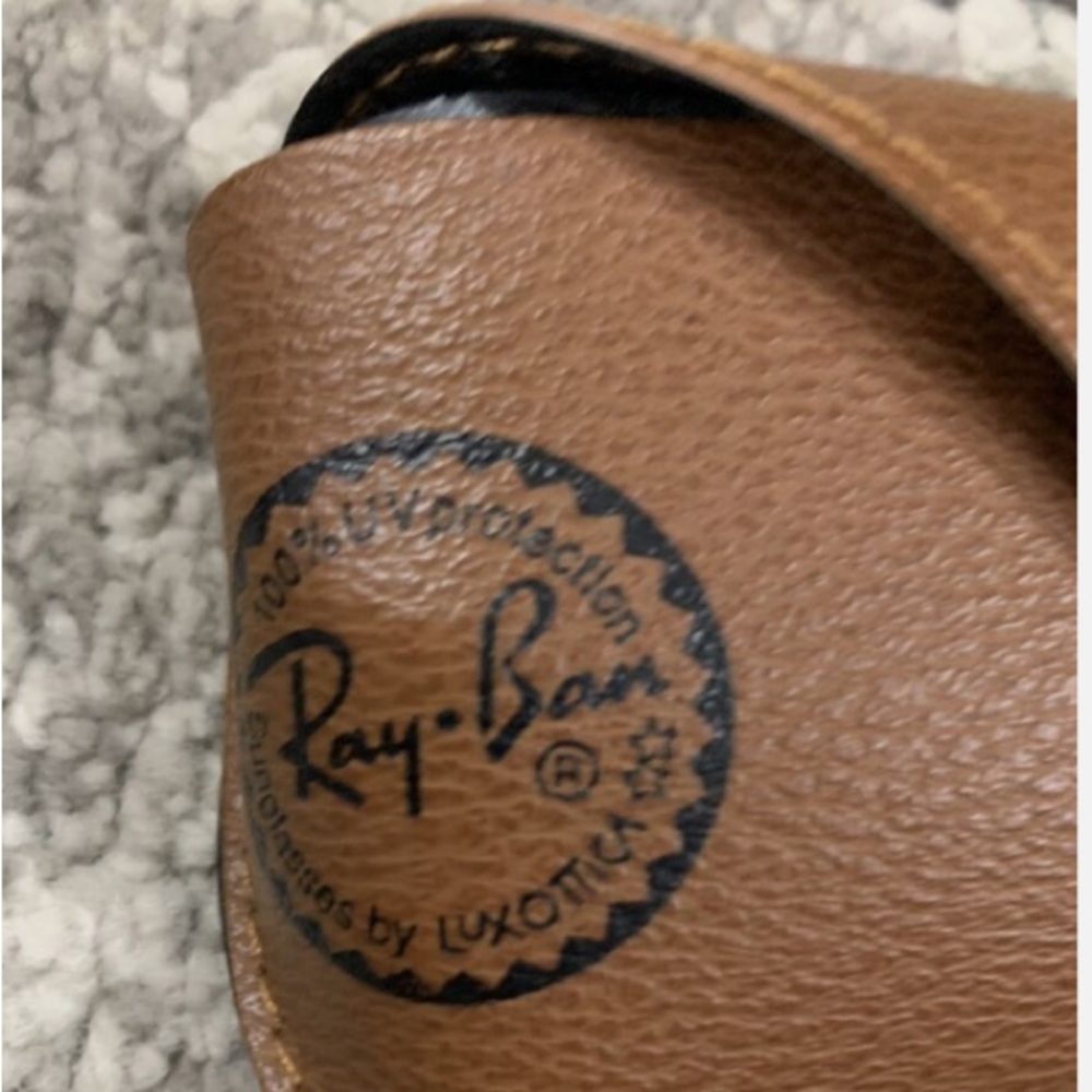 BNWT RAY-BAN SUNGLASSES CASE WITH CLEANING CLOTH